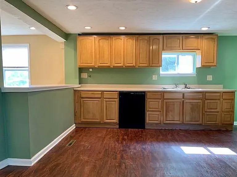 601 W Market St — Photo 5