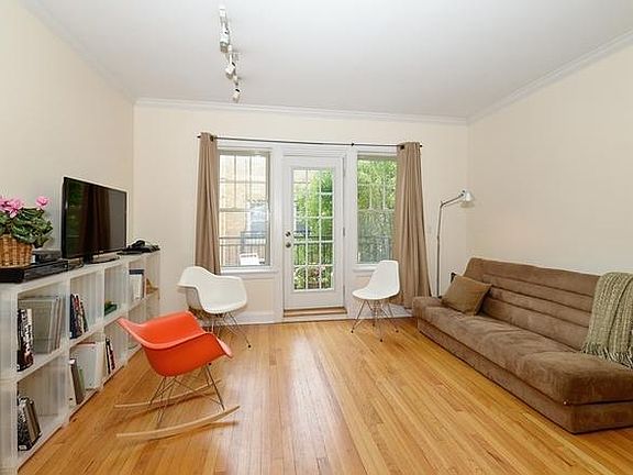 2nd image of 2241.5 N Lincoln Ave #3A