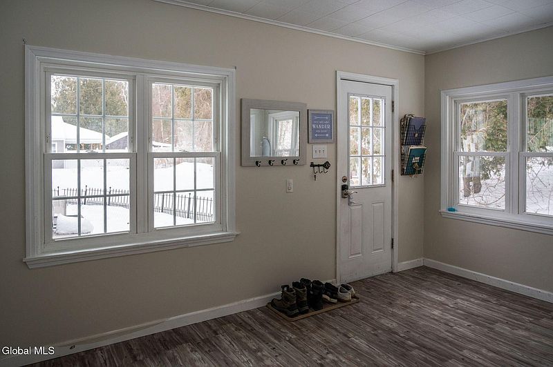 4th image of 1085 W Mountain Road
