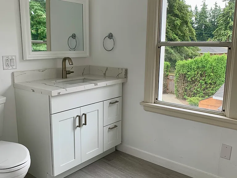 702 47th St SE — Photo 8