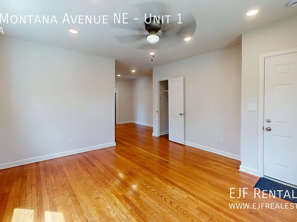 1549 Montana Ave NE #1