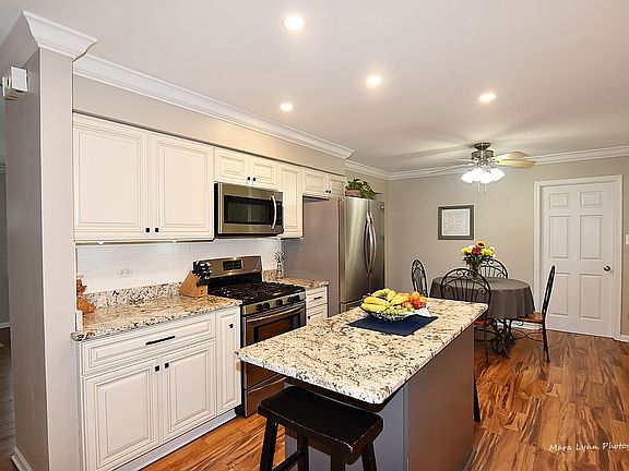 4th image of 323 Evergreen Dr