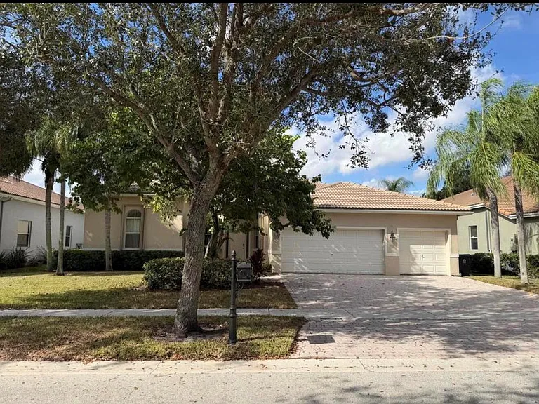 10440 Cypress Lakes Preserve Dr — Photo 4