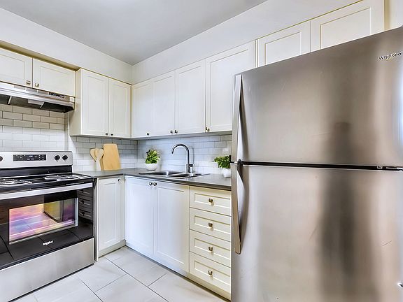 2nd image of 155 Navy St #2-Bedroom