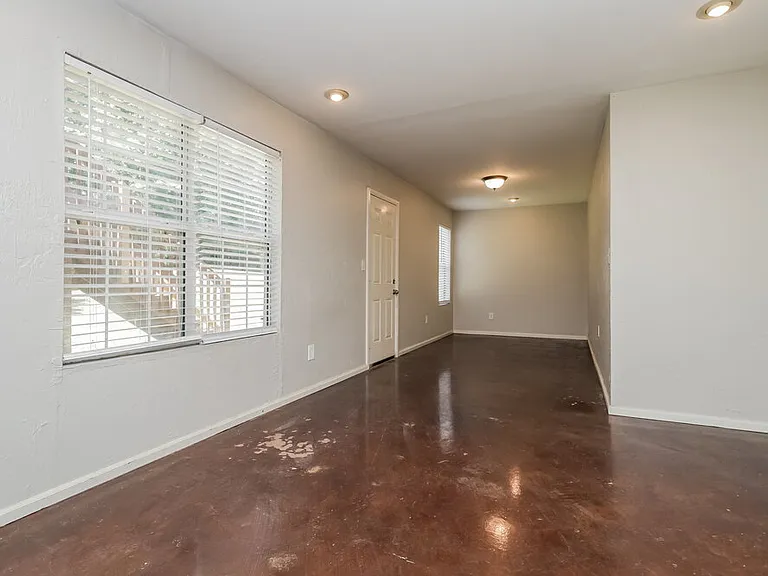685 Chaseridge Dr — Photo 9