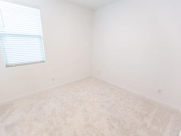 2243 E Ridgewood Ln — Photo 25