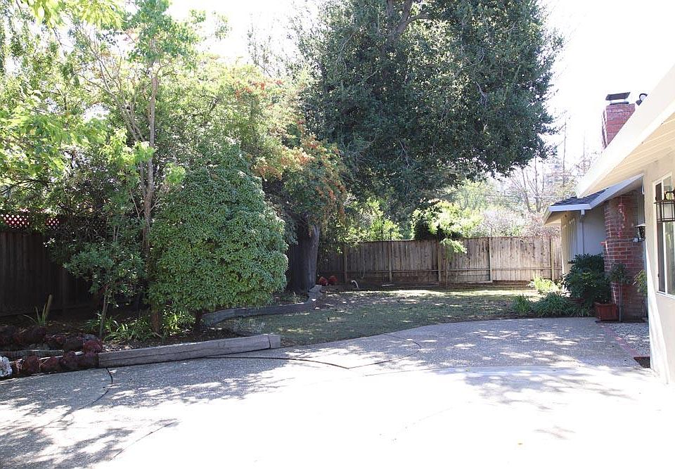2nd image of 988 Saint Joseph Ave