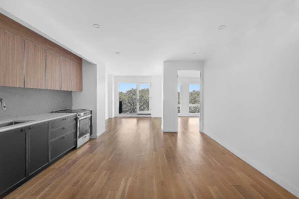 567 Ocean Parkway — Photo 2