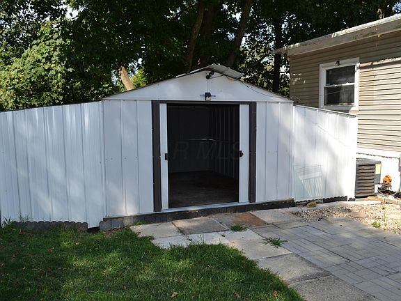 5th image of 262 Robin Ln
