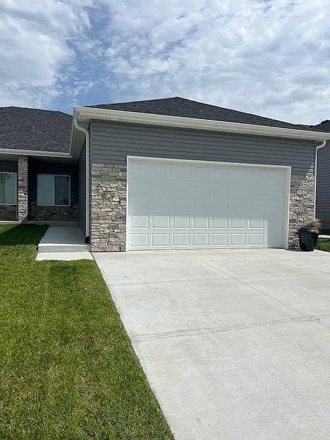 1st image of 5019 W Hillsboro Dr