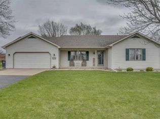 N9126 Cherry Meadow Dr, APPLETON, WI 54915