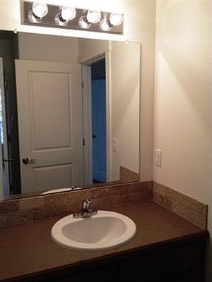 5th image of 917 SE 9th Dr APT 306