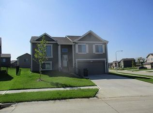 9145 Potter St, Omaha, NE 68122
