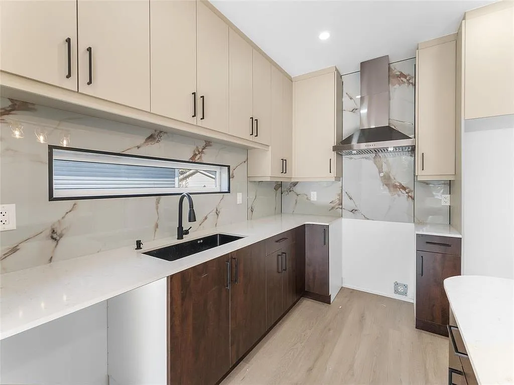 115 Blenheim Ave — Photo 3