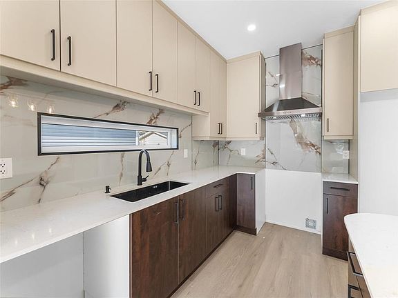 3rd image of 115 Blenheim Ave #1557632