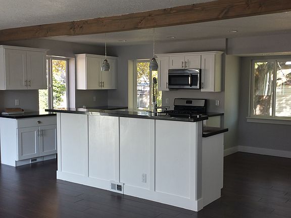 3rd image of 1001 E Hillview Dr