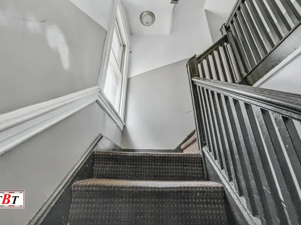 945 East 15th Street image 14 of 34