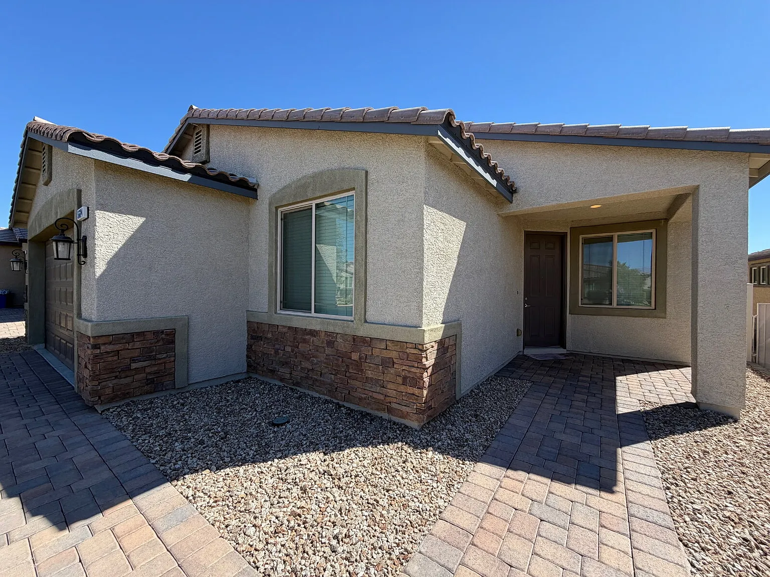 4 bed, 2.0 bath, 1828 sqft, $2,050 — Photo 4