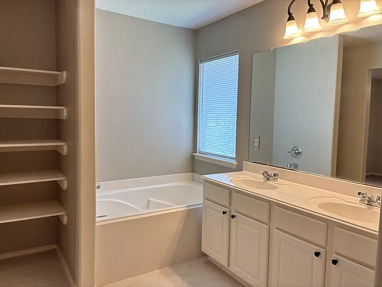 12402 Ravens Chase Ln — Photo 25