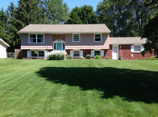 12 Labrea Dr, Rochester, NY 14624