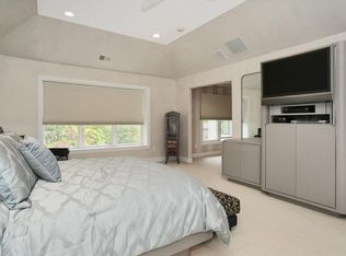 8 Hackett Dr, Edison, NJ 08820