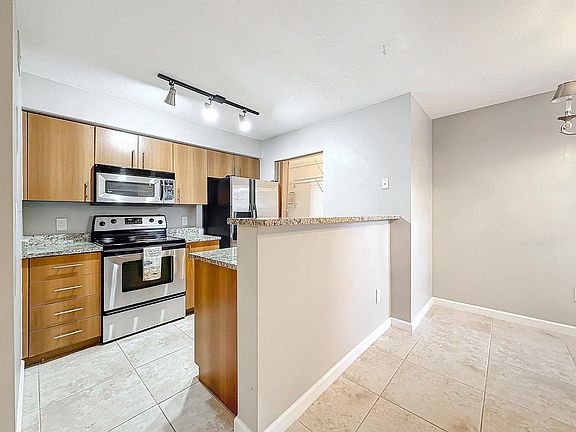 4th image of 1020 CRYSTAL Way #M