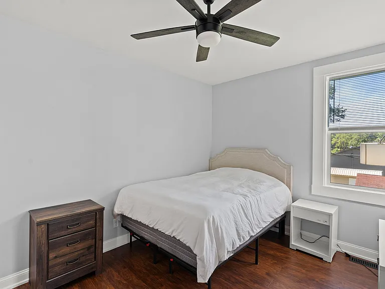 222 W Market St — Photo 12
