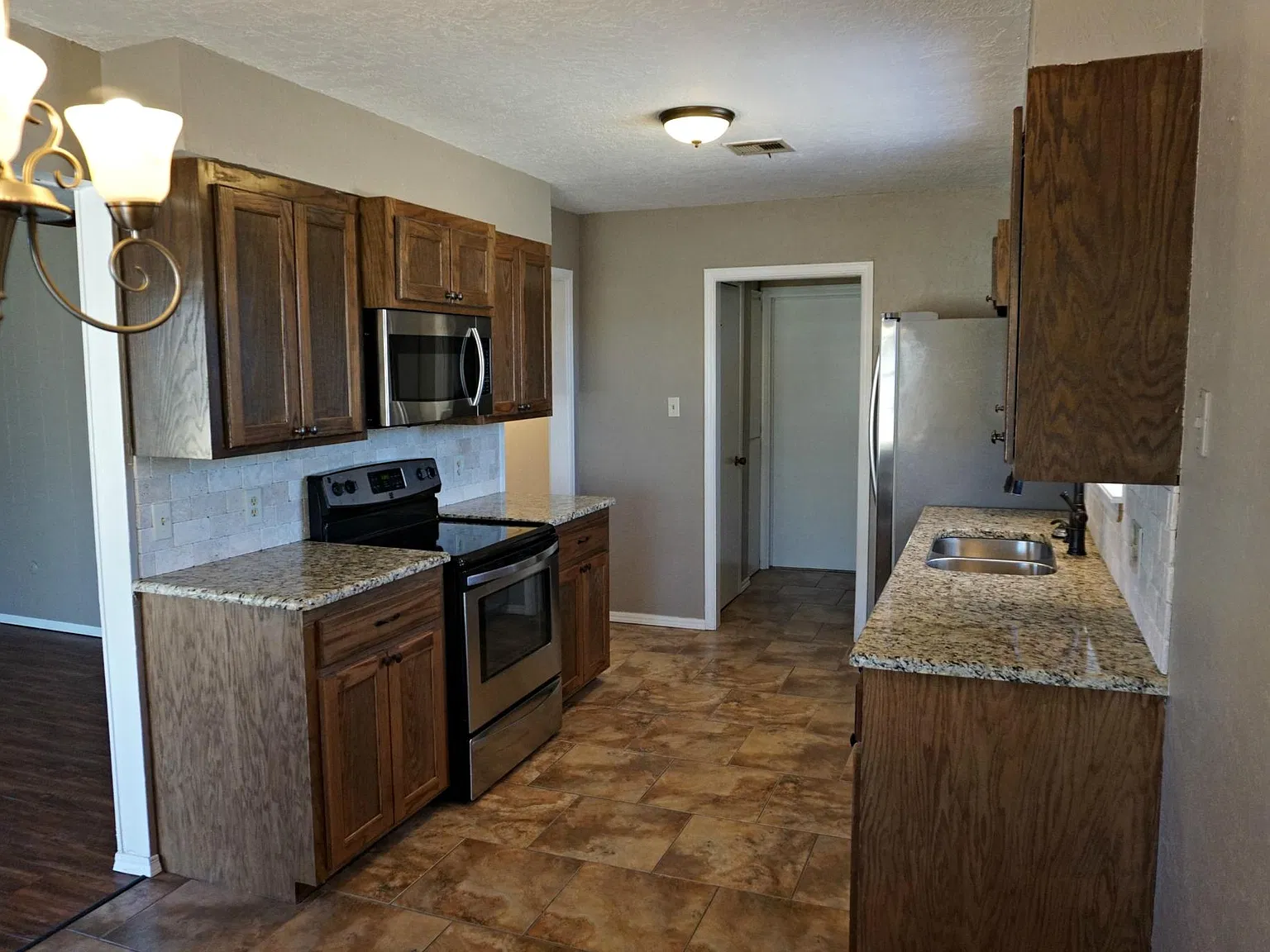 3 bed, 1668 sqft, $1,450 — Photo 1