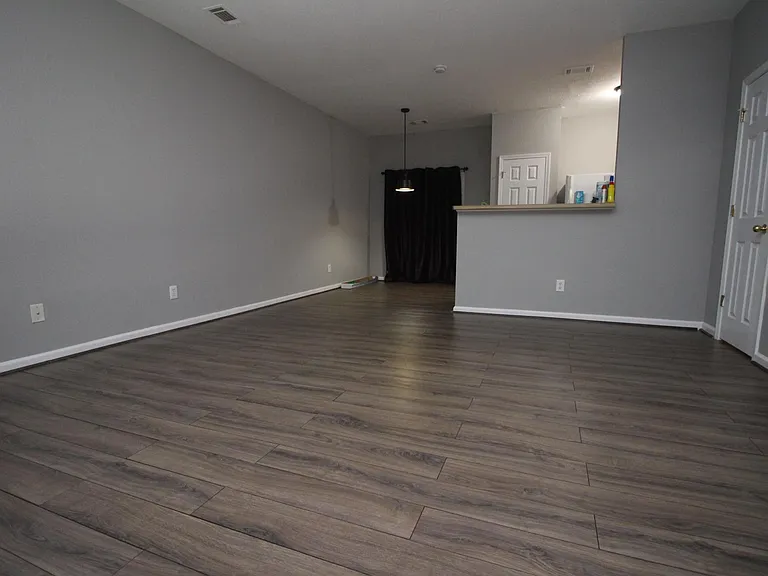 394 Brookview Dr — Photo 4