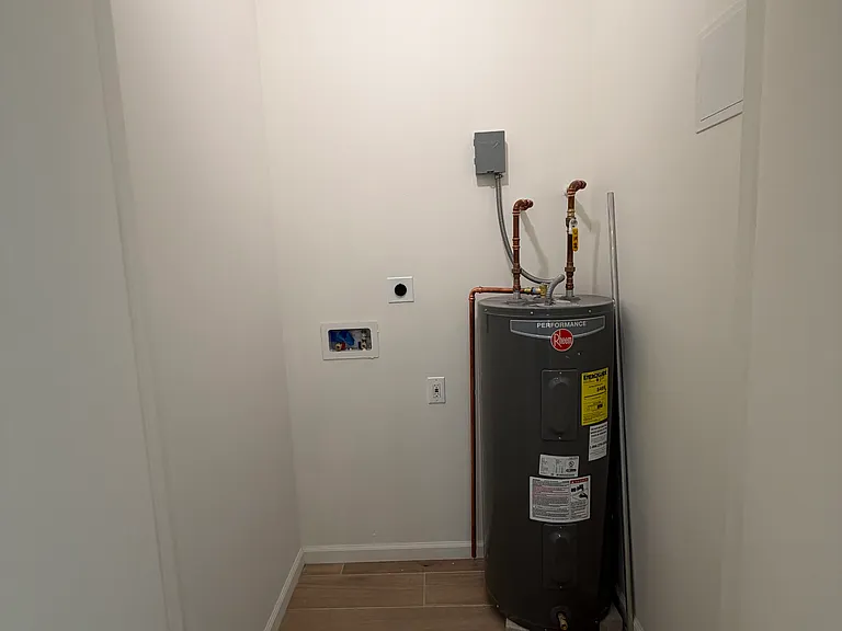 2375 Lorillard Pl #2R — Photo 6