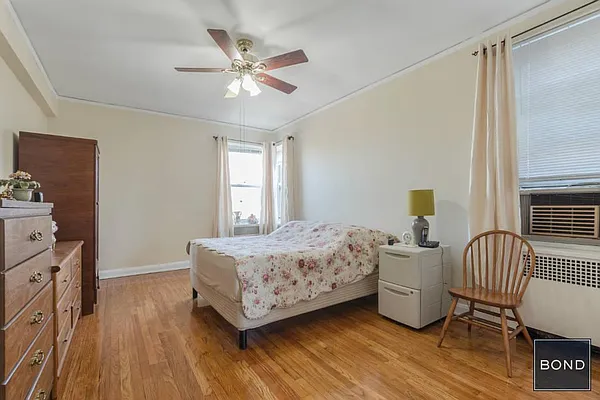 Sold by Bond New York | media 4