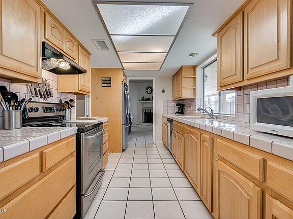 4th image of 4311 W Paradise Dr