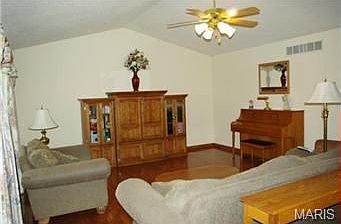 4th image of 123 Heritage Hills Ln