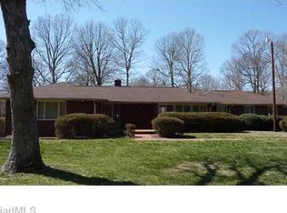 6001 Phelps Cir, Winston Salem, NC 27105