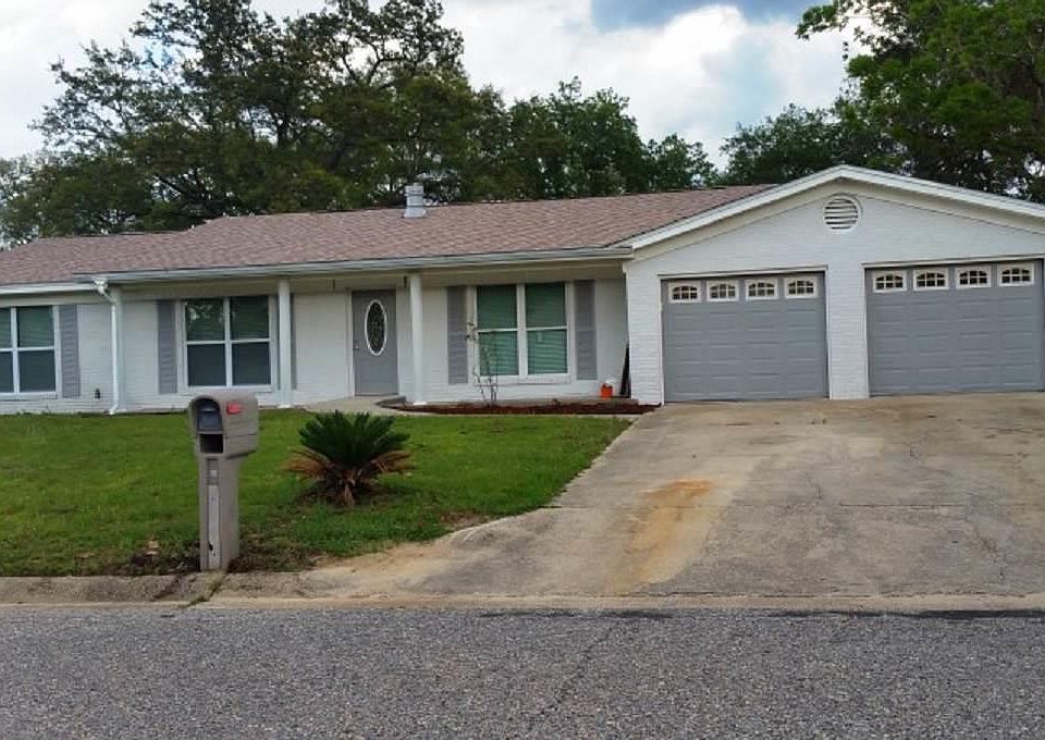 1st image of 700 Briarwood Dr