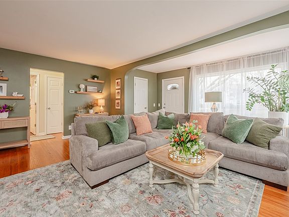 4th image of 234 Pemberton Rd
