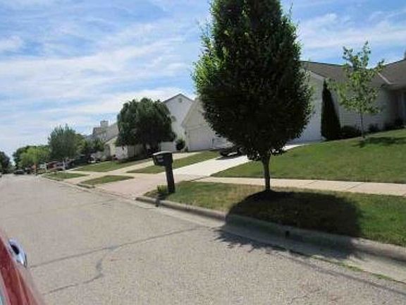 Exterior Neighborhood (street photo)
