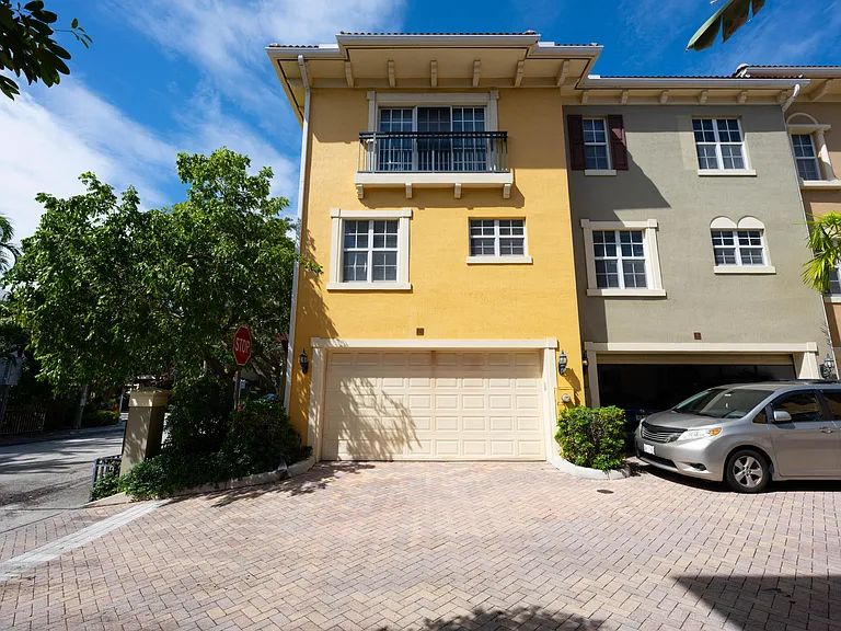 530 S Federal Hwy #8 — Photo 3