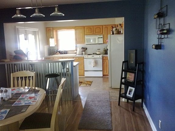 Dining room to kitchen