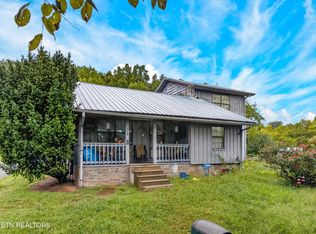 558 Black Walnut St, Newport, TN 37821