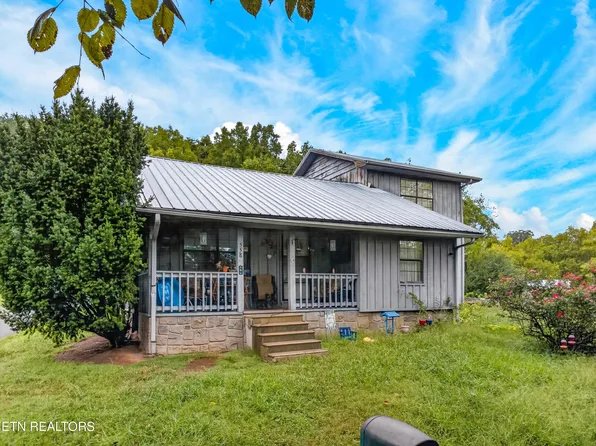 558 Black Walnut St, Newport, TN 37821