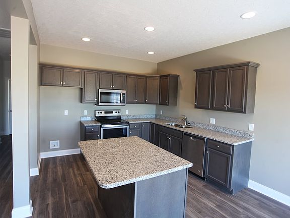 4th image of 1318 Chicory Way