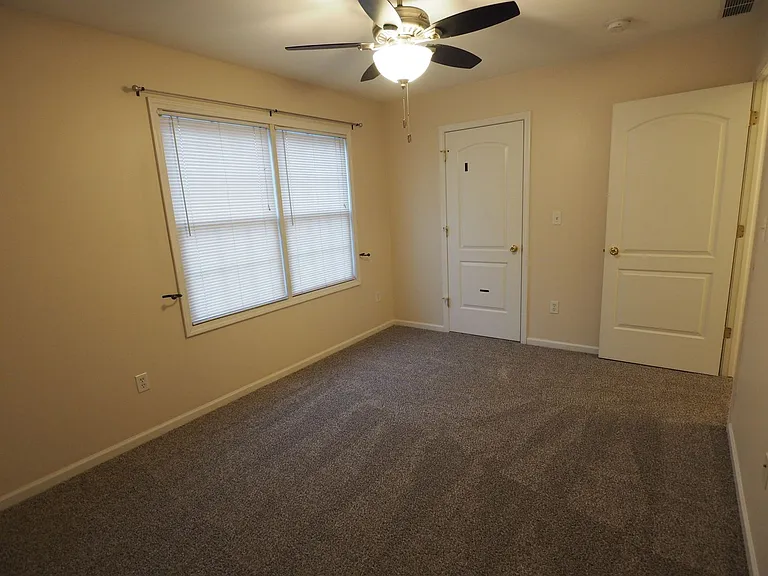 3029 Charing Cross Rd — Photo 7