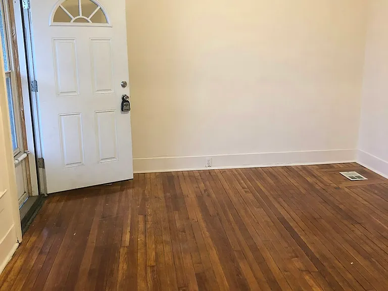103 E Mulberry St — Photo 1