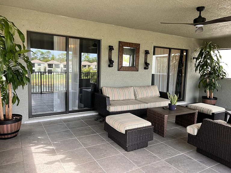 Second floor large screened lanai