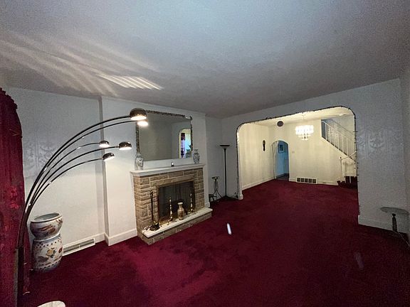 Living room (Pic #1)