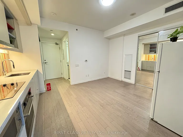 101 Peter St #617 — Photo 4