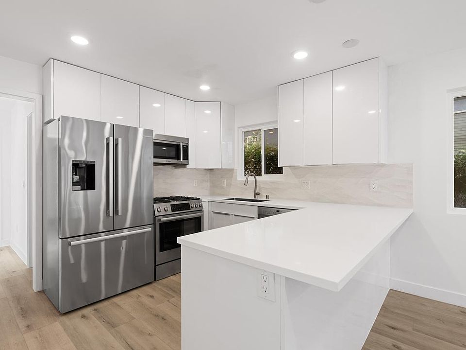 1st image of 1025 Pleasantview Ave #D