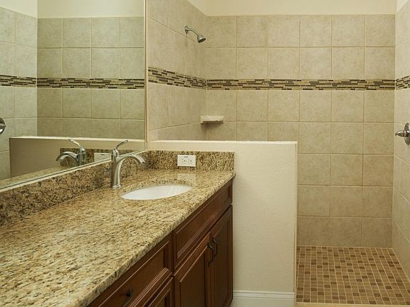 5th image of 193 Sunrise Cove Cir