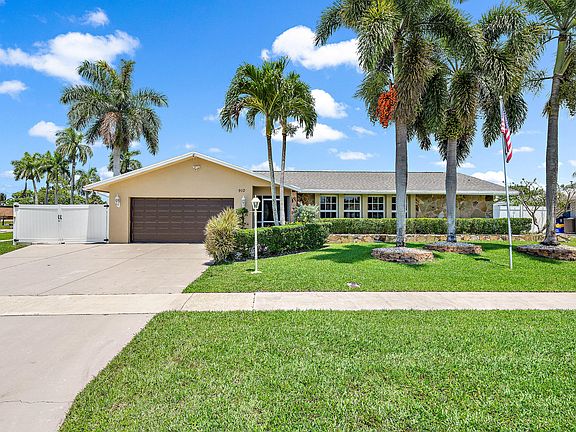 2nd image of 910 Camellia Drive